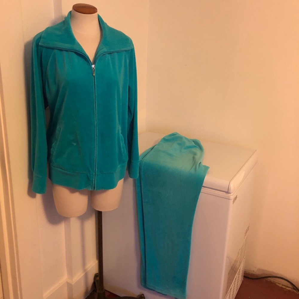 Turquoise velour track suit, washable, stretchy